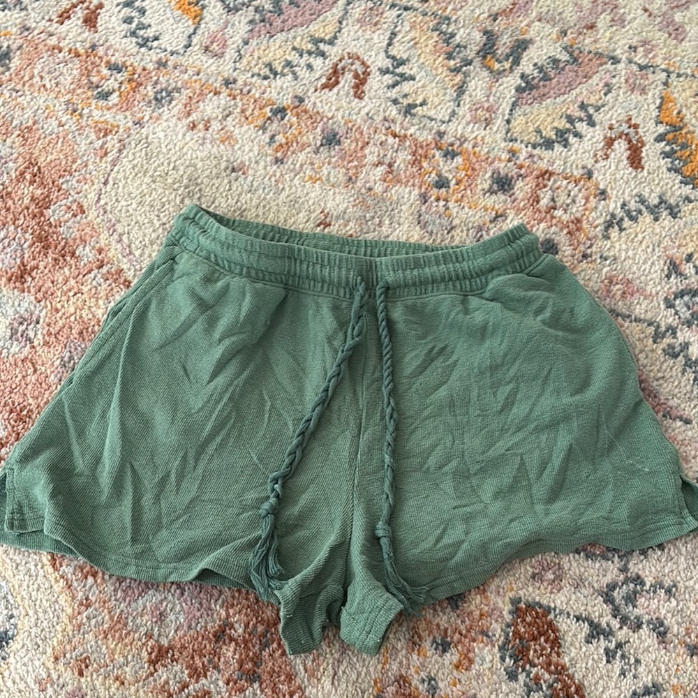 Universal Thread Green Athletic Shorts with Elastic Waistband
